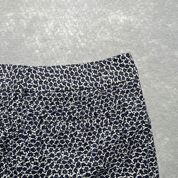 Loft Navy And White Floral Chino Shorts Women’s Size: 4 - Picture 7 of 11